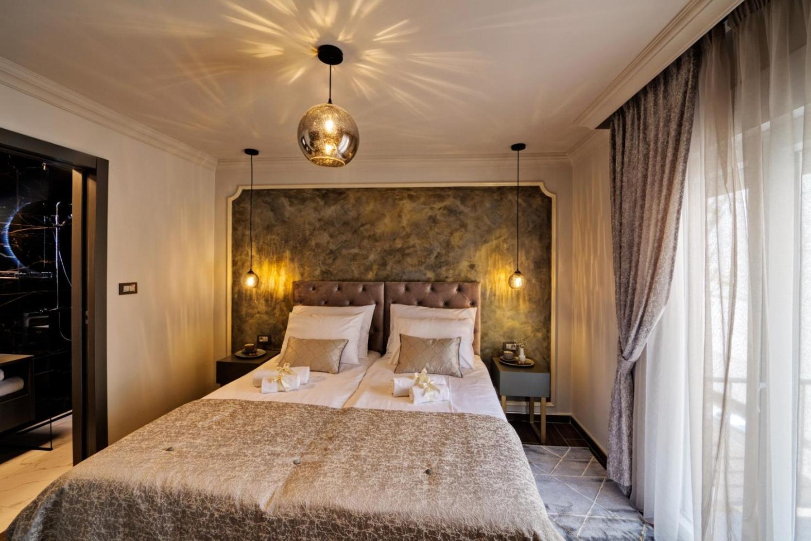 Luxury Vindemiae *